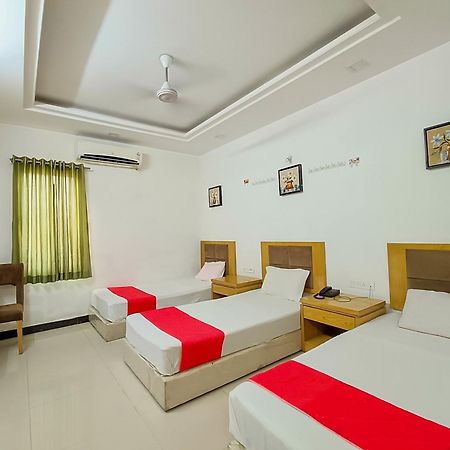 Stay Guru Usha Residency Бхудж Экстерьер фото
