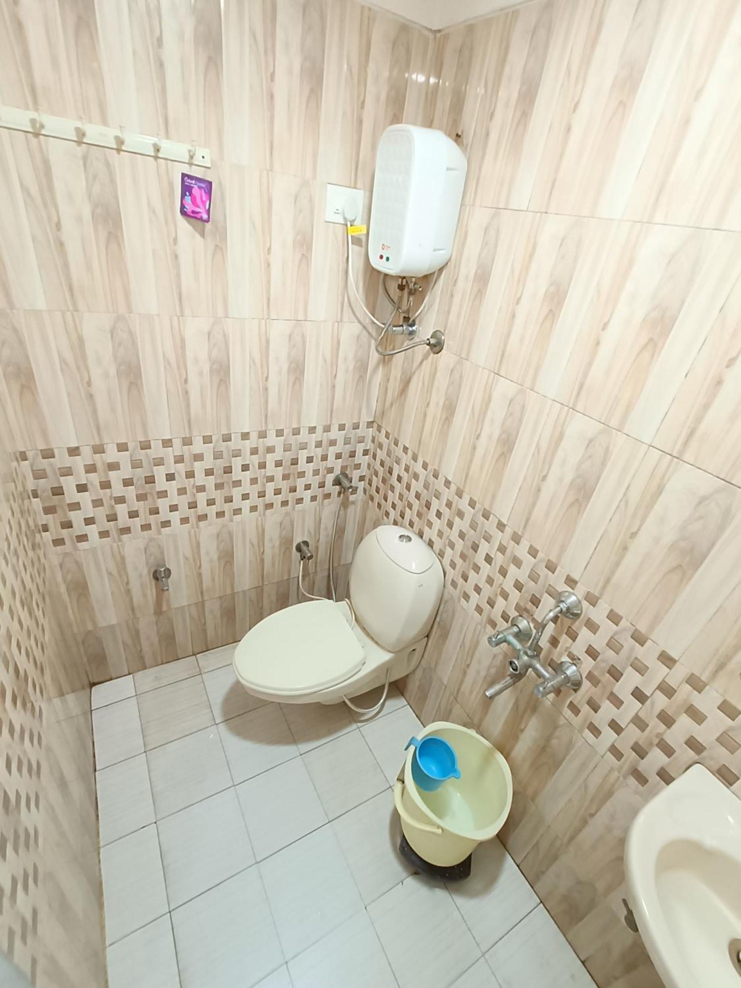 Stay Guru Usha Residency Бхудж Экстерьер фото