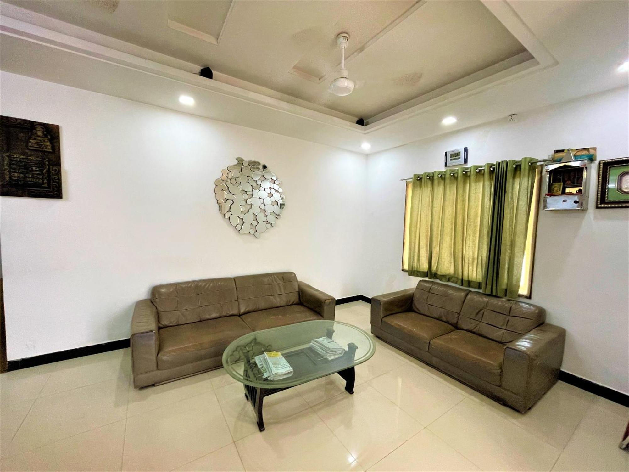 Stay Guru Usha Residency Бхудж Экстерьер фото
