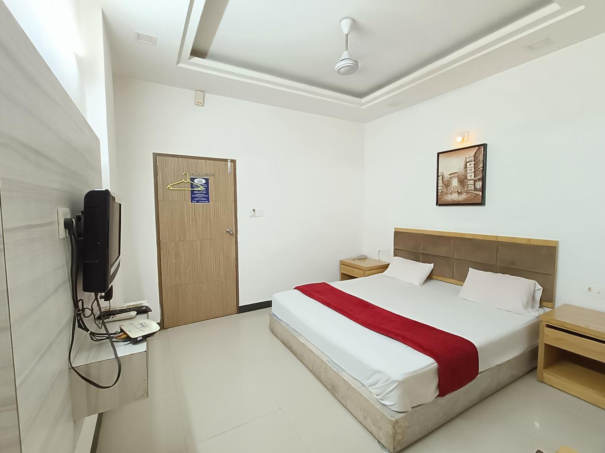 Stay Guru Usha Residency Бхудж Экстерьер фото