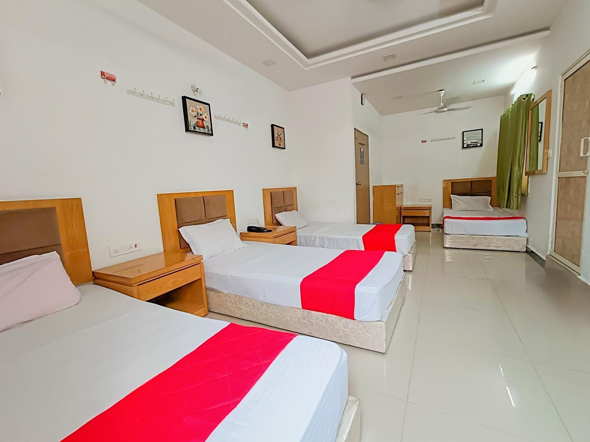 Stay Guru Usha Residency Бхудж Экстерьер фото