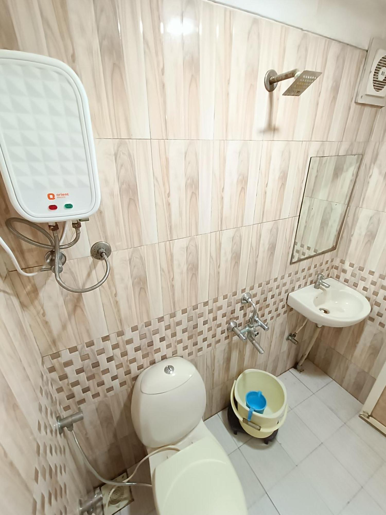Stay Guru Usha Residency Бхудж Экстерьер фото