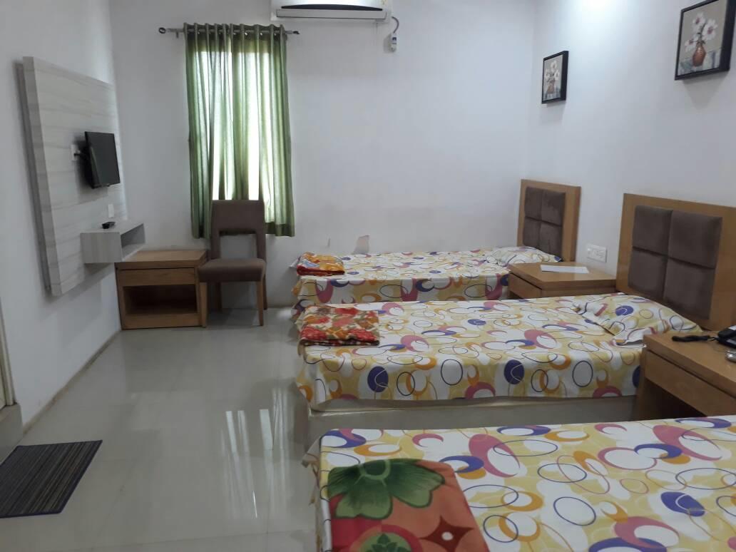 Stay Guru Usha Residency Бхудж Экстерьер фото
