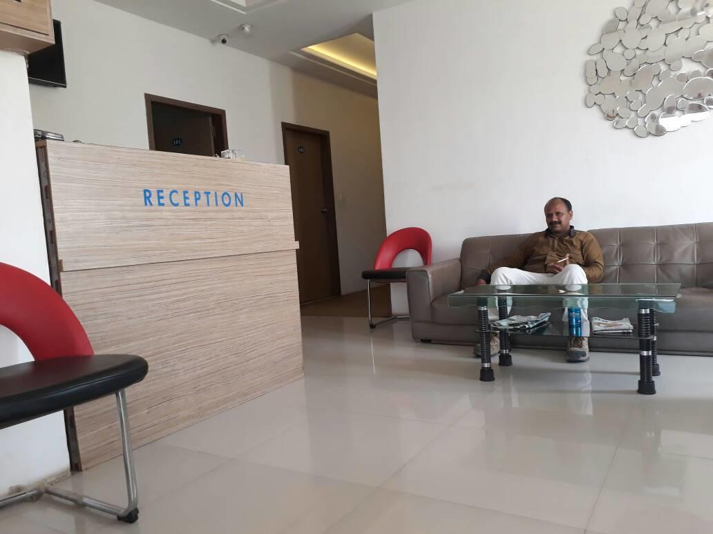 Stay Guru Usha Residency Бхудж Экстерьер фото