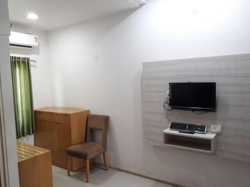 Stay Guru Usha Residency Бхудж Экстерьер фото