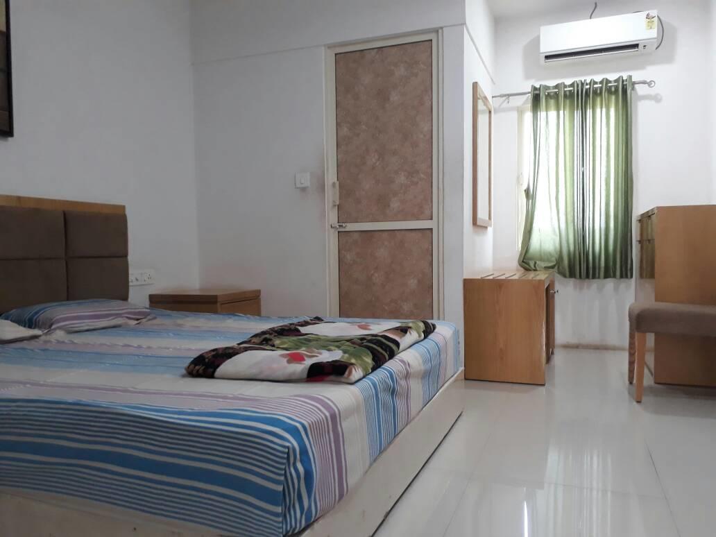 Stay Guru Usha Residency Бхудж Экстерьер фото